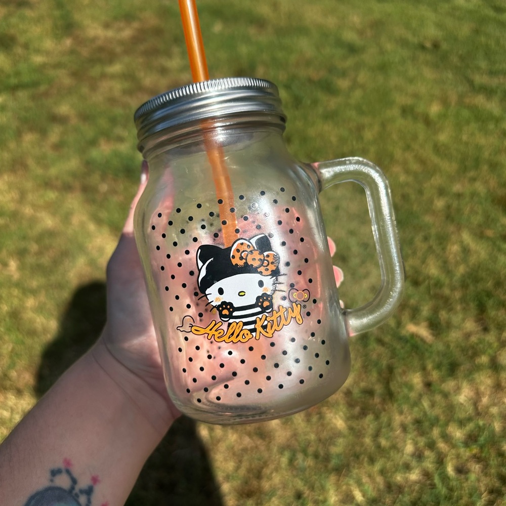 Halloween hello Kitty collectible 21 oz glass mason jar